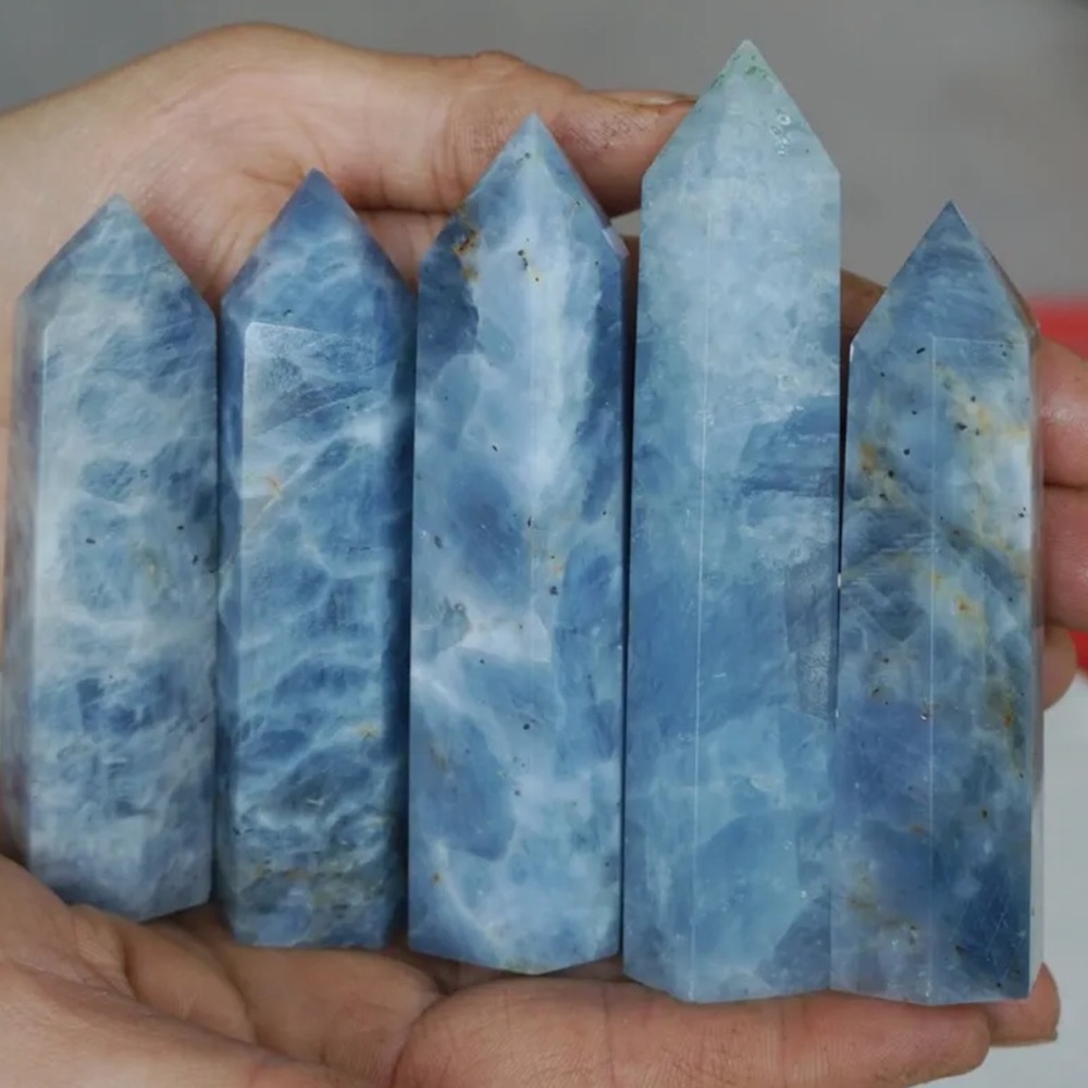 Blue Celestite Gemstone tower - Picture 5 of 9